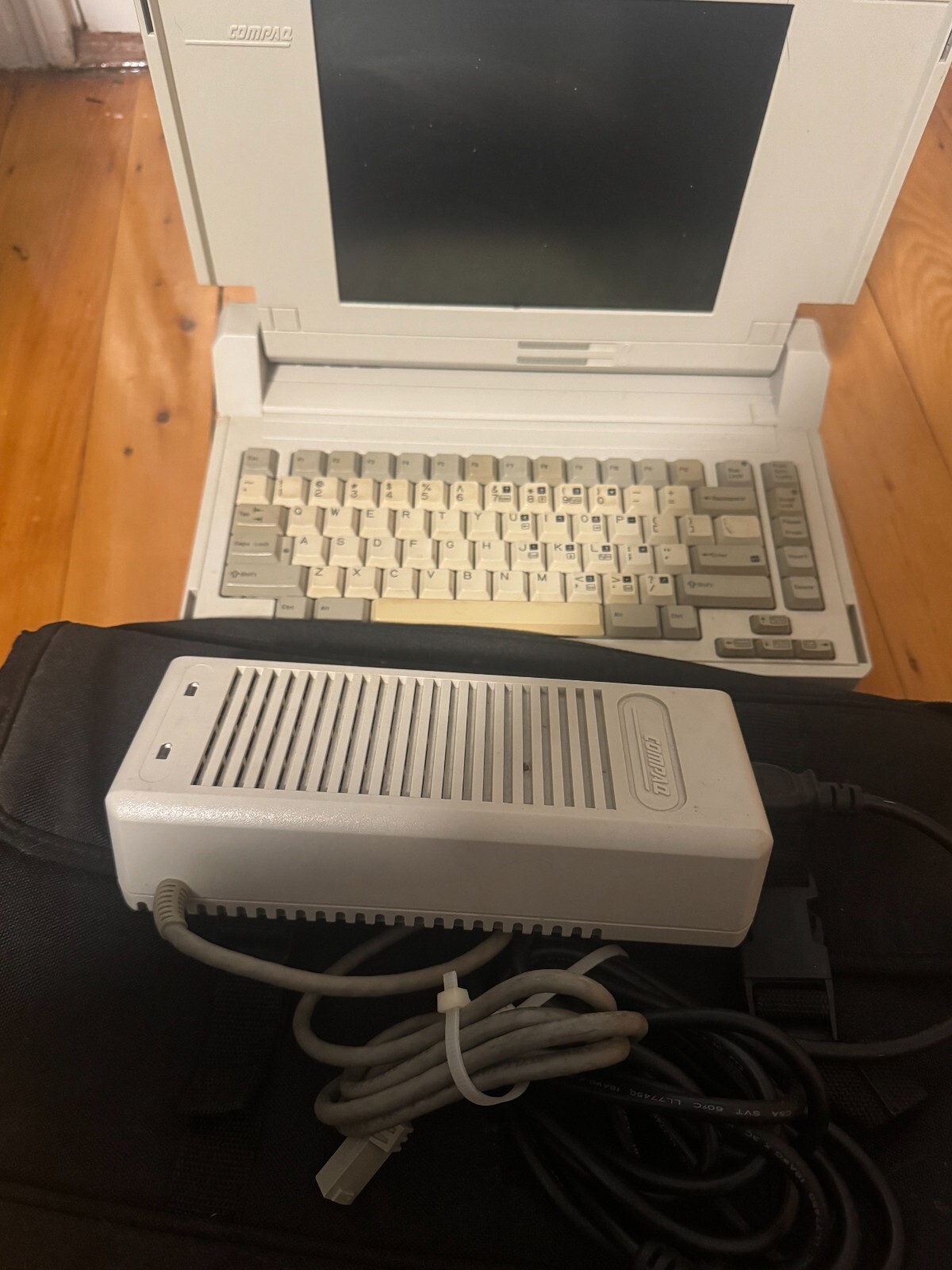 Vintage Compaq Portable Computer With Case Model 2680 *For Parts / Repair*